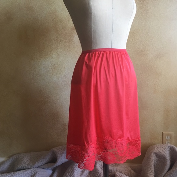 Vintage half slip cherry red size small - Picture 1 of 6